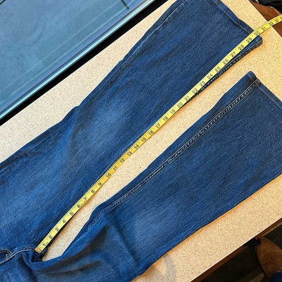 Women's premium NoEnd Blue Jeans, high rise flare - Picture 7 of 15